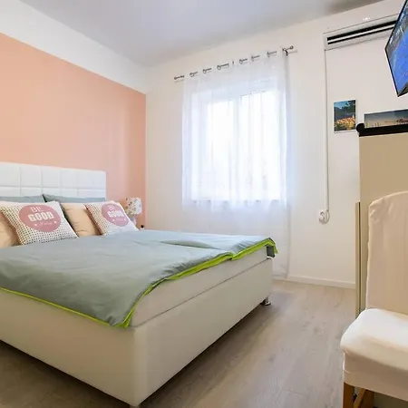 David, 2mins From Town Centre * Split