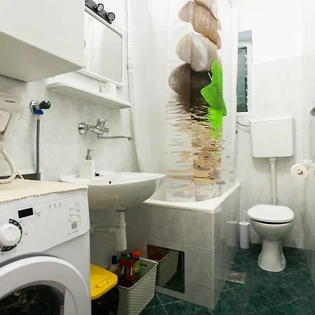 David, 2mins From Town Centre * Split