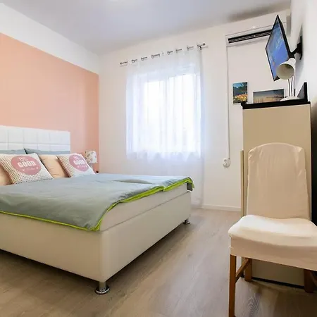 David, 2mins From Town Centre Apartamento