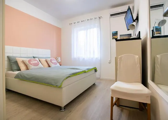 David, 2mins From Town Centre Apartman