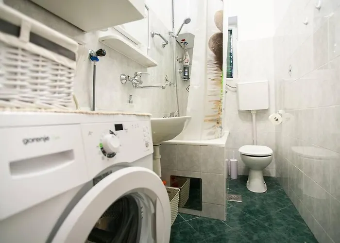 David, 2mins From Town Centre Apartman