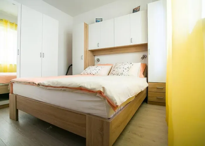 David, 2mins From Town Centre *