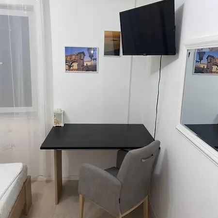 David, 2mins From Town Centre Apartman